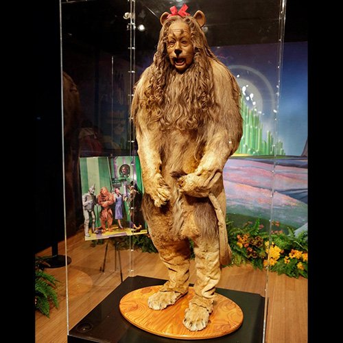 THE COWARDLY LION COSTUME
