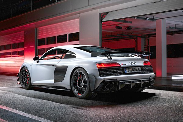 AUDI R8 COUPÉ V10 GT RWD