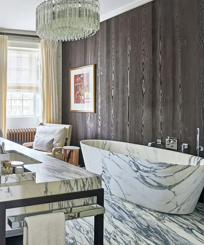 2. MIX WOOD AND MARBLE FOR
A MODERN PARISIAN LOOK
