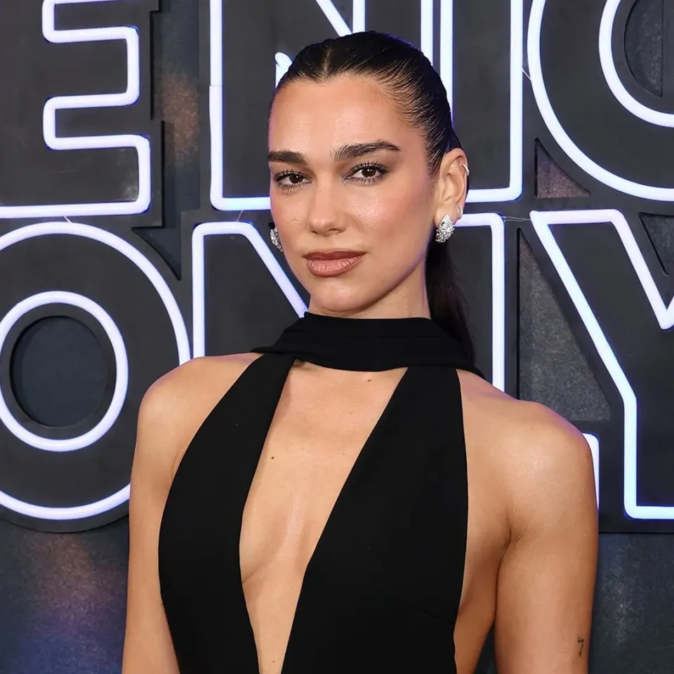 Dua Lipa: Sultry Sculpted Glam
