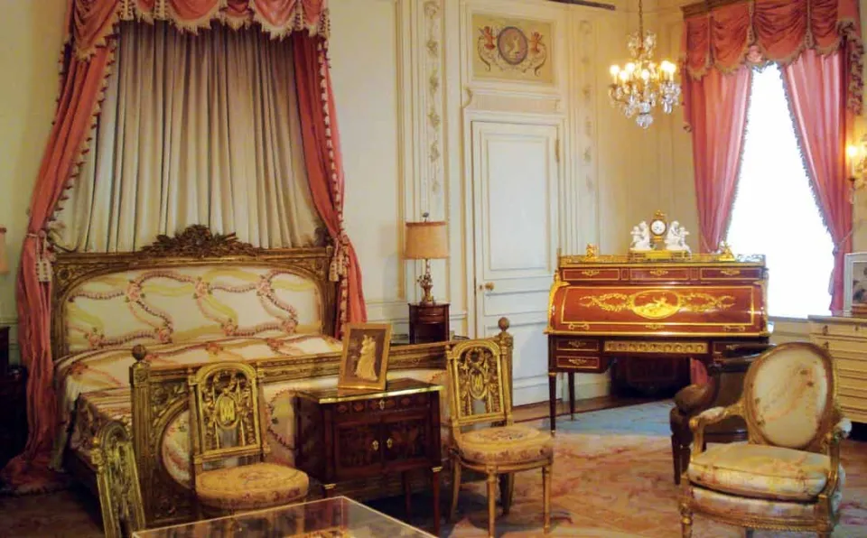 Come Into My Parlour