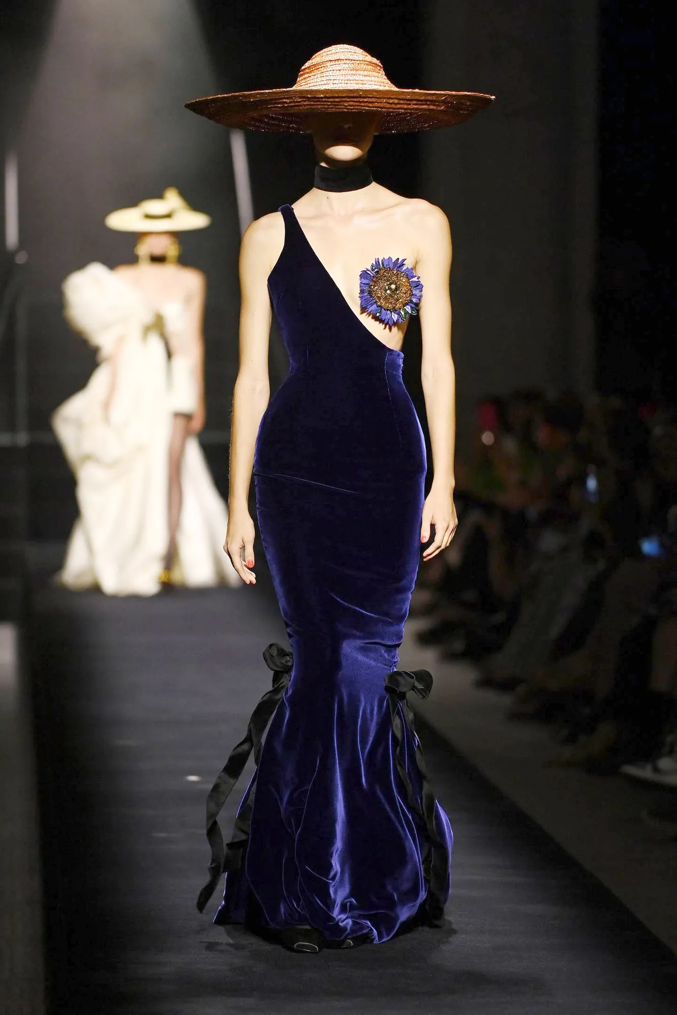 Paris Haute Couture 2022-2023 Fall/Winter