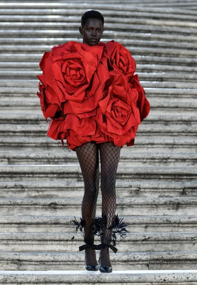 There’s More Drama On The Spanish Steps With Valentino