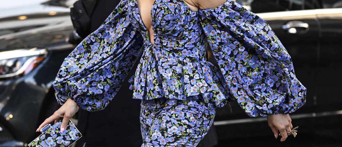 DRAWING EYE TO THE WAIST